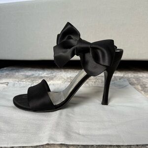 STUART WEITZMAN BOW HEELS